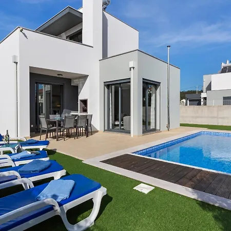 Near Obidos Lagoon And Surf Beaches Foz do Arelho